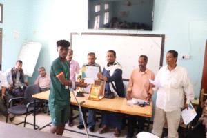 مكتب التربية بخنفر يُكرم أبطال المسابقات العلمية والرياضية على مستوى محافظة أبين