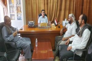 مدير عام مديرية القطن يلتقي رئيس جمعية الوادي الشرقي لمستخدمي المياه بمنطقة منوب