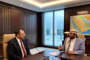 العرادة يؤكد خلال لقائه وزير الكهرباء على مضاعفة الجهود للنهوض بقطاع الكهرباء