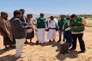 البرنامج السعودي للتنمية وإعمار اليمن يزور ميفعة ويعتمد مشروع مدرسة ومنظومة طاقة شمسية لمياه جول الريدة