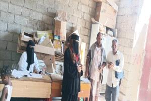 مديرة إدارة التثقيف والإعلام الصحي بالمحافظة تتفقد سير عمل النشاط الايصالي بحوطة لحج