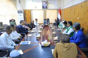 وكيل حضرموت يناقش تدخلات البرنامج السعودي في مديريات الوادي والصحراء