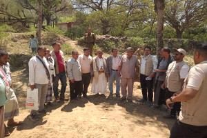 تعز.. تسليم مشروعين لتشغيل آبار مياه بالطاقة الشمسية في مديرية المواسط