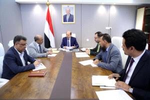 رئيس الوزراء يوجّه بحلول غير تقليدية لمعالجة أزمات الخدمات وتخفيف معاناة المواطنين