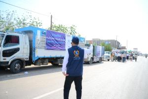 تدشين توزيع 400 سلة غذائية لإغاثة المتضررين من السيول في المخا بدعم كويتي