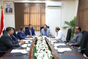 وزير الكهرباء ورئيس مصلحة الجمارك يناقشان التسهيلات الجمركية لقطاع الطاقة