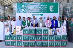 وكيل مأرب يدشن المرحلة الثانية من مشروع التدخلات الغذائية الطارئة المقدمة من مركز الملك سلمان