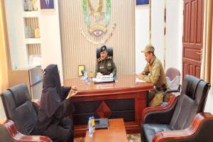 مدير عام شرطة شبوة يبحث مع رئيسة اللجنة الوطنية للمرأة تعزيز دور الشرطة النسائية
