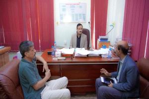 المحافظ بن الوزير يطّلع على سير العملية التعليمية ويوجّه بصرف حوافز المعلمين في شبوة