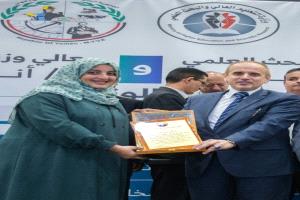 مدير إدارة التعليم الأهلي "أ. منيرة يونس" تكرم الدكتور خالد الوصابي في حفل توديع رسمي بعدن
