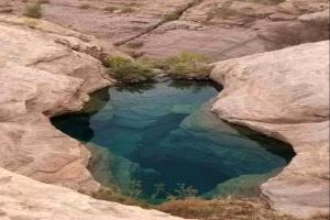 وفاة مأساوية لامرأة خمسينية غرقًا أثناء جلب المياه في تعز