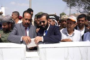 وزير الأشغال ومحافظ أبين يضعان حجر الأساس لمشروع تأهيل وصيانة طريق جعار - باتيس