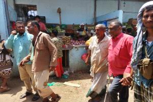 مدير عام الموارد المالية يتفقد أسواق زنجبار لتقييم أداء صندوق النظافة وتعزيز التحصيل