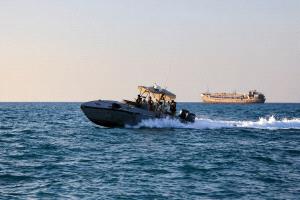 عاجل: غرق زورق عسكري قبالة سواحل جزيرة ميون