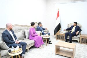 عبدالله العليمي يبحث مع السفير الأمريكي ملفات الإصلاح الاقتصادي والتنسيق الأمني والتطورات الإقليمية