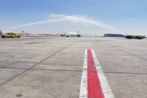 استقبال احتفالي لطائرة “المنصورة” التابعة لطيران عدن في مطار القاهرة