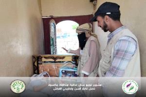 مؤسسة "ذو النورين" ومؤسسة "شعيله" يزوران مرضى مقعدين في زنجبار ويقدمان لهم الدعم