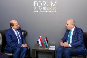 رئيس الوزراء وزير الخارجية يلتقي نائب رئيس الوزراء وزير الخارجية الأردني