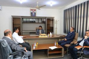 وزير التعليم الفني يلتقي برئيس جامعة العلوم والتكنولوجيا لمناقشة تطوير البرامج التعليمية والتدريبية