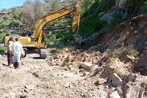 استئناف أعمال توسعة طريق الزغرور – رخمة بيافع رصد لتخفيف الازدحام المروري