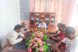 مدير عام زنجبار يبحث مع  إدارة نادي حسان خطة الأنشطة الرياضية وسبل دعم النادي