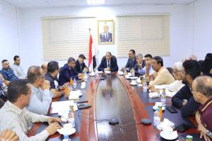 وزير الصناعة والتجارة يناقش مع الغرفة التجارية وشركات الملاحة معالجات عاجلة لخفض تكاليف الشحن واستقرار الأسواق