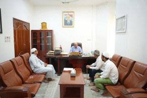 الخنبشي يناقش مع قيادة جامعة الأحقاف جهود تنظيم المؤتمر العلمي وافتتاح المكتب الدولي للتحكيم