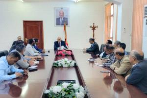 محافظ تعز يبحث مع المدير القطري لبرنامج الأغذية العالمي سبل تعزيز الاستجابة الإنسانية