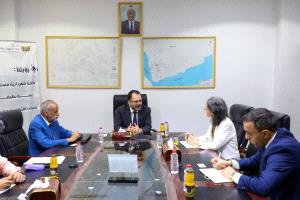 وزير الكهرباء يبحث مع الوفد الفرنسي تعزيز التعاون في قطاع الطاقة ودعم الإصلاحات