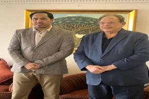 الرئيس علي ناصر محمد يستقبل الوزير نايف البكري ويؤكد ضرورة إنهاء الحرب واستعادة الدولة