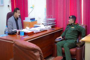 المحافظ بن الوزير يطّلع على مستوى تنفيذ الحملة الأمنية لمنع حمل السلاح ويؤكد على مضاعفة الجهود لتعزيز الاستقرار