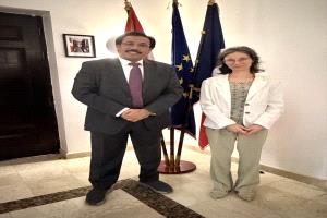 البيض: لقاء إيجابي مع السفيرة الفرنسية لبحث دعم استقرار اليمن وتعزيز التعافي الاقتصادي