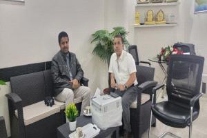 عميد المعهد العالي للعلوم الصحية بمأرب يزور مؤسسة يمان ويبحث ترتيبات تخرج دفعة القابلات