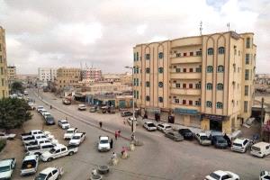 العثور على مواطن مقتولًا داخل سيارته في المهرة