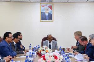 وزير النفط والمعادن يبحث مع المبعوث الأممي التحديات التي تواجه قطاع النفط والغاز