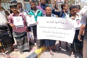 جنود من لواء بارشيد يطالبون بصرف مرتباتهم خلال وقفة احتجاجية بعدن