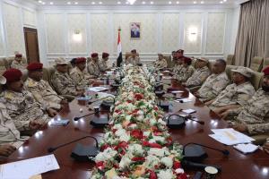 تحركات عسكرية لافتة في عدن.. ماذا دار في اجتماع وزير الدفاع مع قيادات العمليات؟