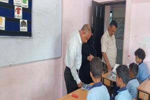 مدير تربية لحج يقوم بزيارة مفاجئة لمدرسة رؤيا المستقبل لتفقد العملية التعليمية