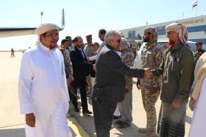 أمين عام محلي المهرة يستقبل رئيس جهاز أمن الدولة بمطار الغيضة