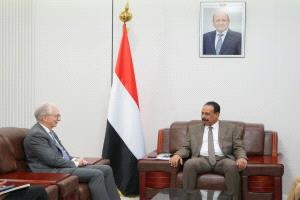 وزير الأشغال يبحث مع السفير الألماني تعزيز التعاون في قطاع الطرق والبنية التحتية