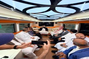 وزير الأوقاف يقف على جاهزية أسطول نقل حجاج بلادنا بين مطار جدة والأراضي المقدسة