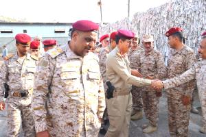 وزير الدفاع يتفقد القاعدة الإدارية بعدن ومستشفى باصهيب العسكري