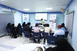 المكلا: أريج تنظم جلسة تدريبية بجامعة حضرموت لتعزيز مهارات تدقيق المعلومات لطلاب الإعلام