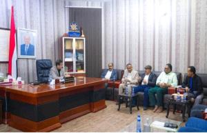 المحافظ بن الوزير يشيد بتحسن مستوى التوريد إلى الأوعية البنكية ويؤكد على تعزيز الانضباط المالي وتطوير أدوات الرقابة