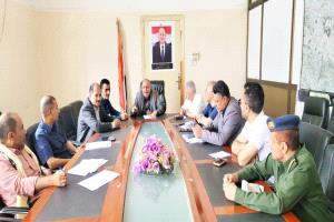 المخلافي يؤكد ضرورة تعزيز الرقابة على توزيع الغاز والمشتقات النفطية في تعز