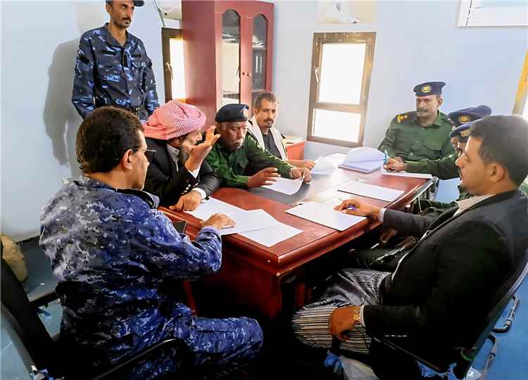 شرطة مديرية الصعيد تعقد اجتماعآ امنيآ موسعآ وتقر رفع الجاهزية للدرجة القصوى وتُعزز الشراكة المجتمعية لحفظ الأمن والاستقرار