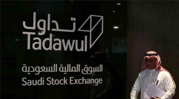 السوق السعودية تستهل الأسبوع بارتفاع 100 نقطة مع صعود القياديات