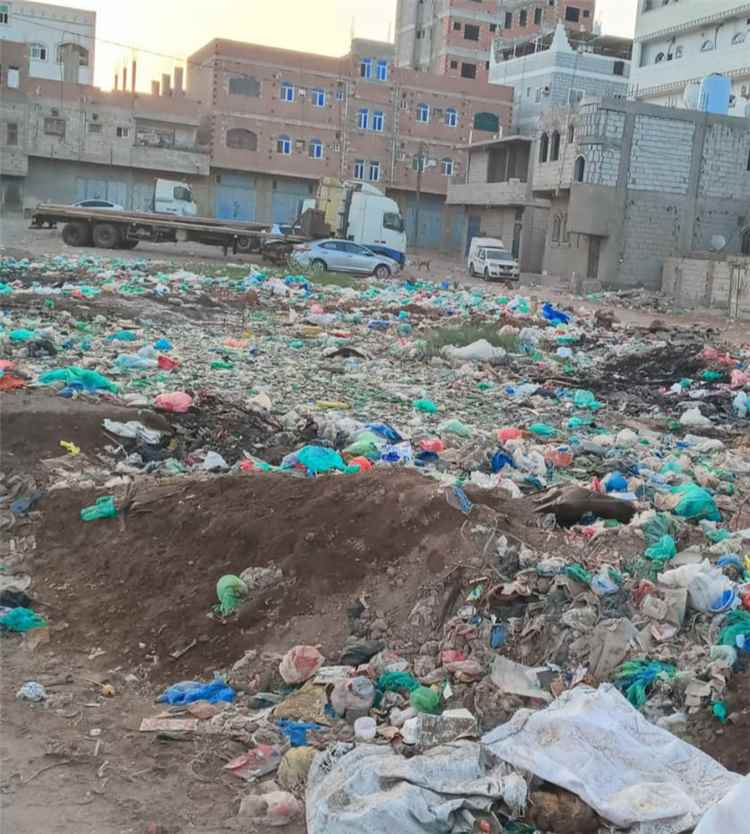 سكان منطقة اللحوم بدار سعد يطالبون بإزالة القمامة