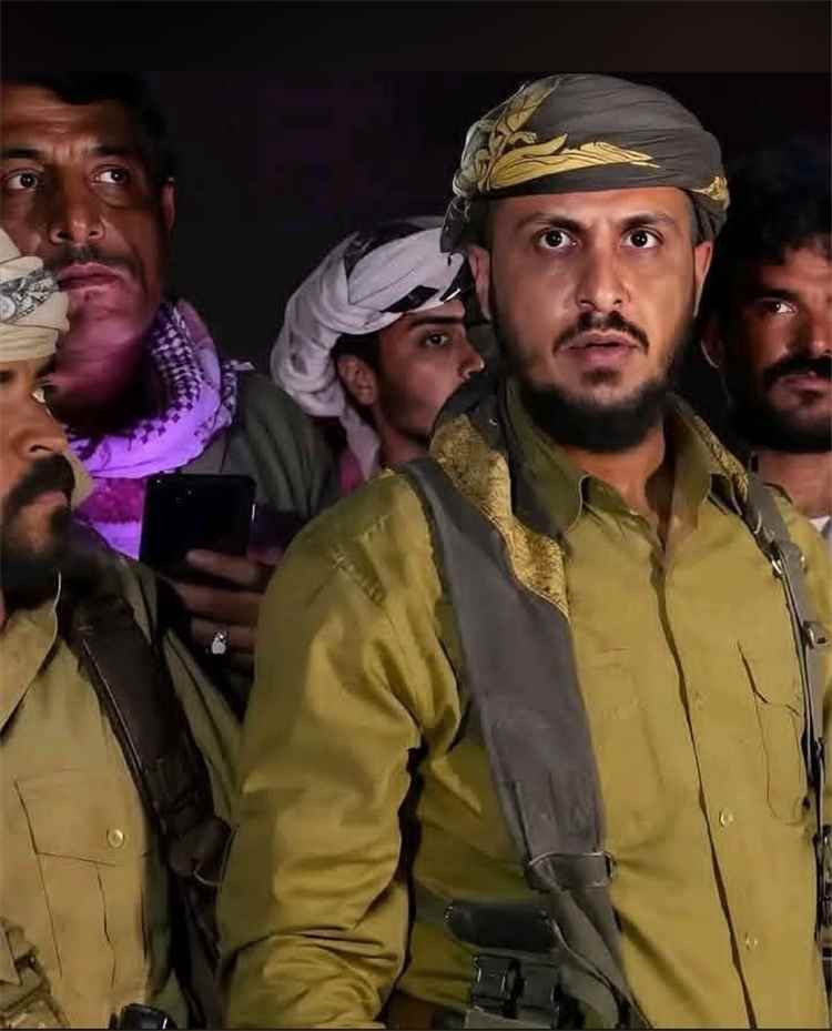 أركان حرب المحور الثاني القائد محمد علي الحوشبي يُعزي باستشهاد القائد أبو العز الردفاني في كمين العبر الغادر
