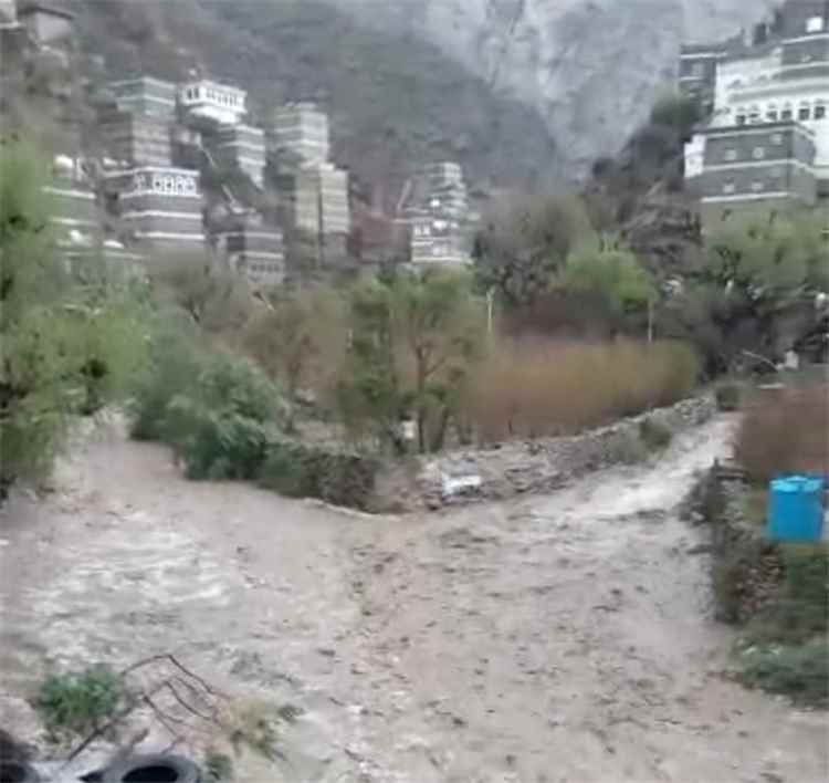 سيول تحيي مزارع البُن في العرقة وطسة بيافع سَبّاح